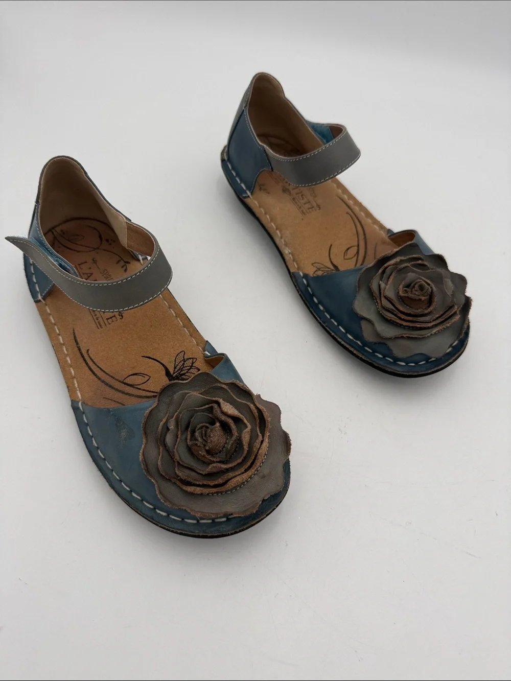 Spring Step Blue Leather Mary Jane Flats women 7 Gray Strap Floral Applique Y2K
